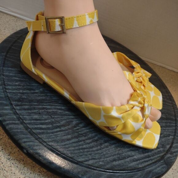 👍 Yellow Flats Size 6    A7 - Picture 1 of 5